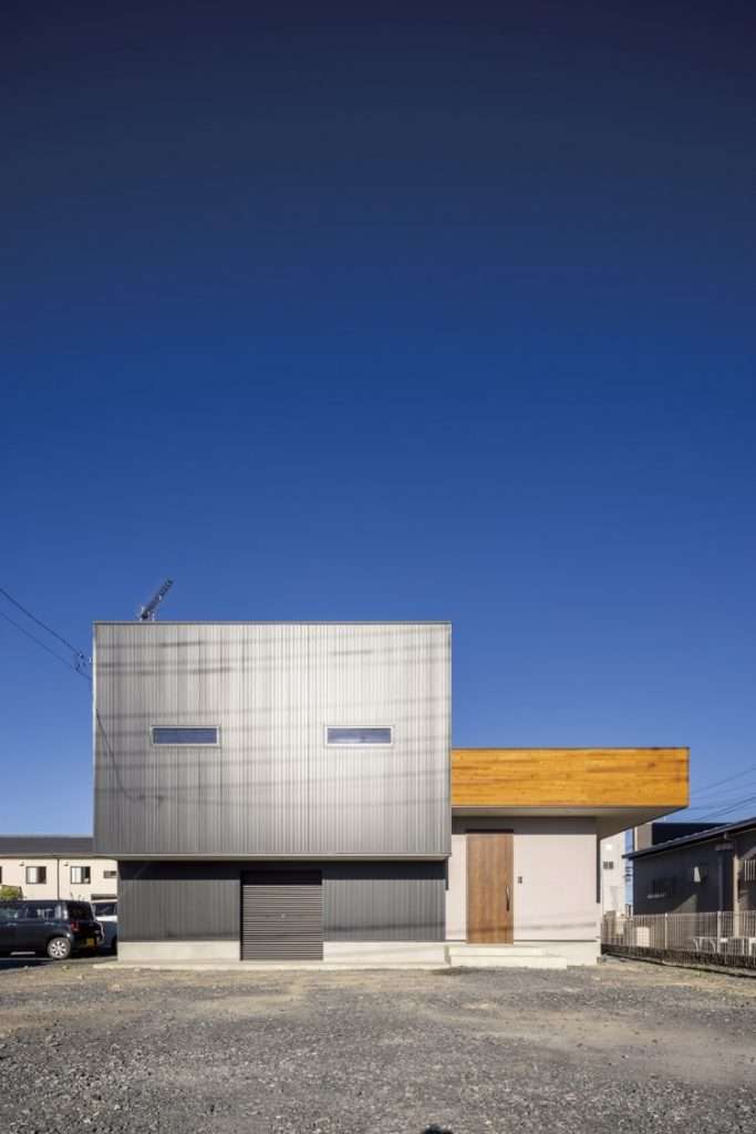 アウトドアスペースのあるスタイリッシュな外観のお家