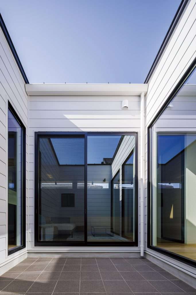 ガルバリウムとレッドシダーのジャパンディなお家