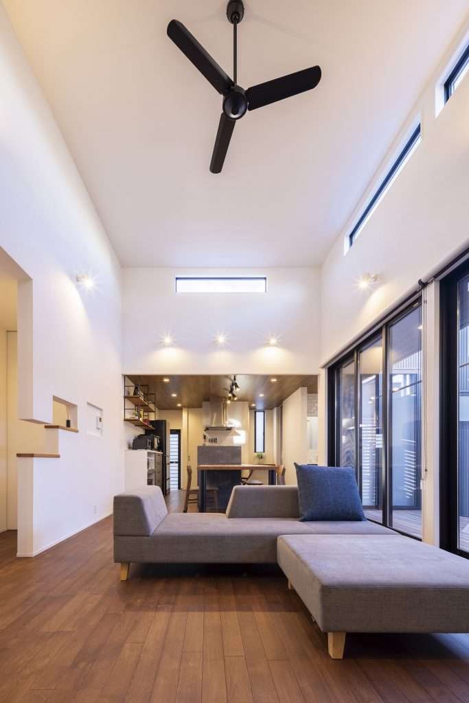 アウトドアスペースのあるスタイリッシュな外観のお家