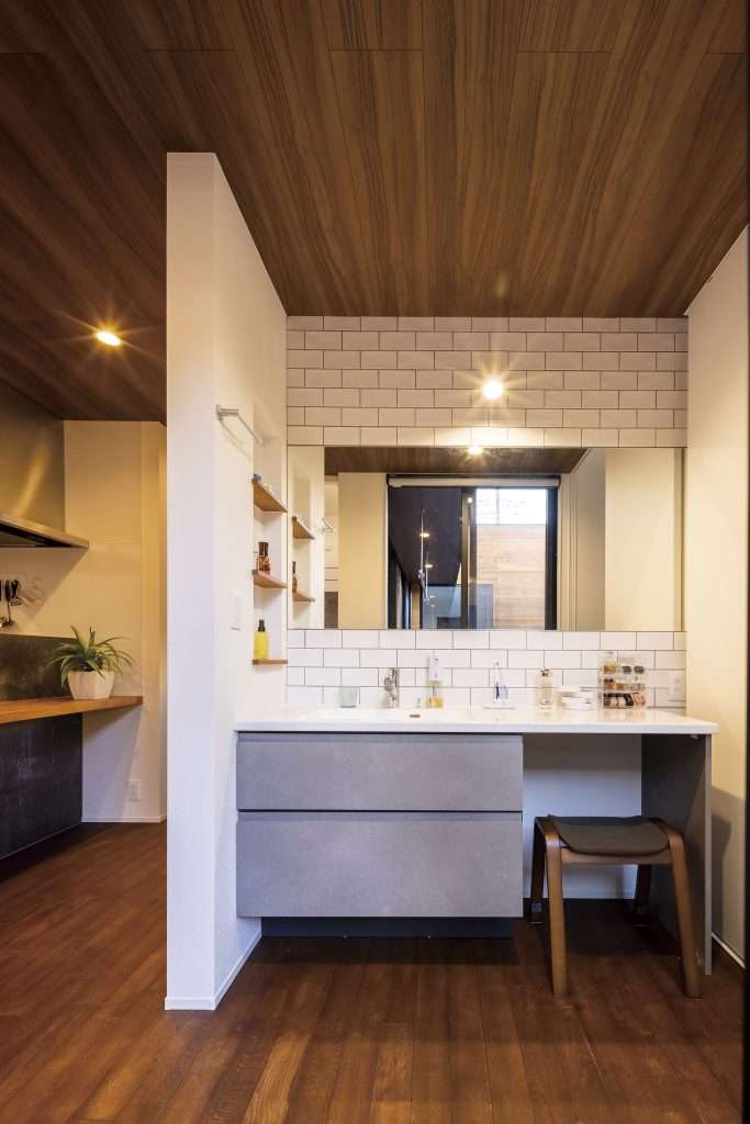 タイルがアクセントの洗面スペース