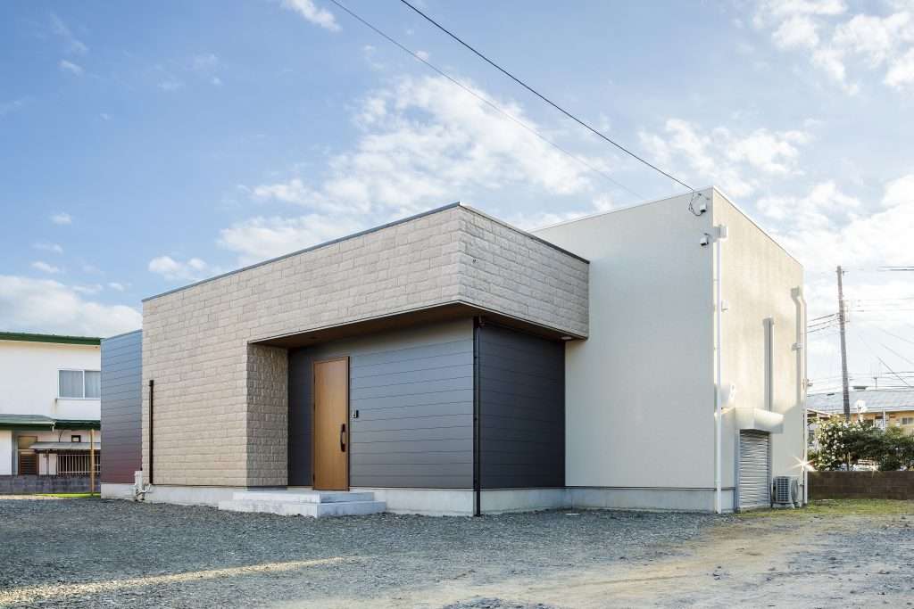 開放的な庭で家族みんなが楽しめるお家