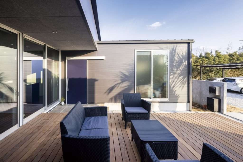 自然光たっぷりコの字型の平屋