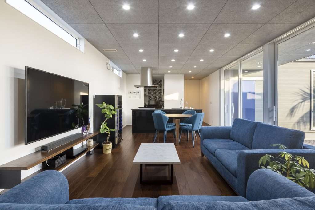 自然光たっぷりコの字型の平屋