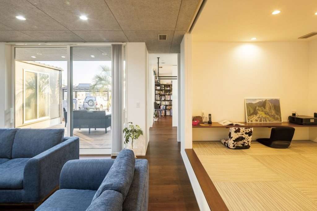 自然光たっぷりコの字型の平屋