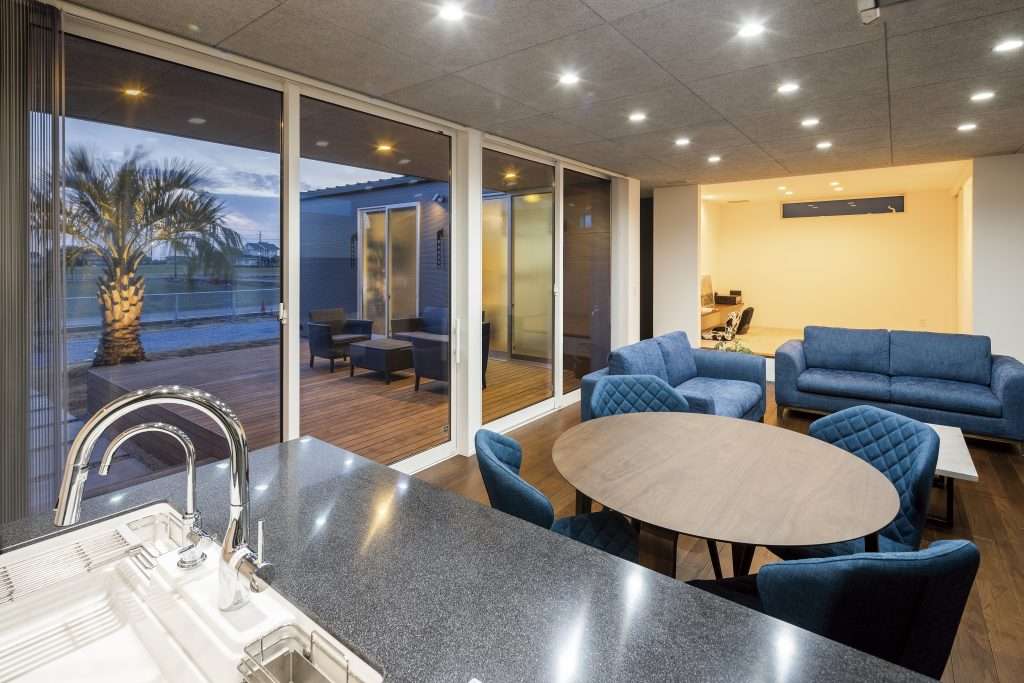 自然光たっぷりコの字型の平屋