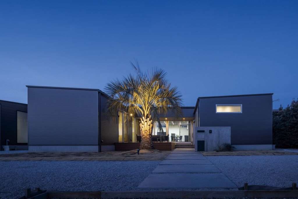 自然光たっぷりコの字型の平屋