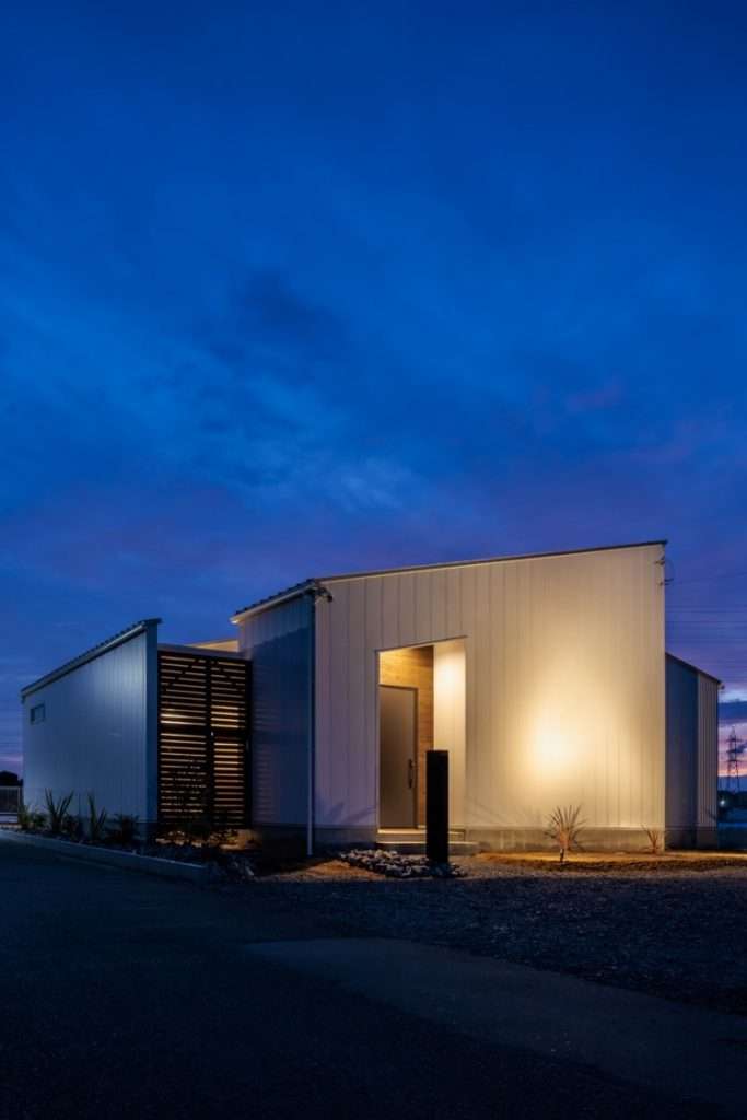 吹き抜けと中庭で圧倒的な開放感のお家