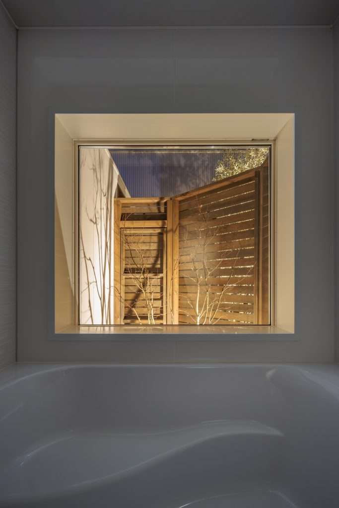 坪庭に癒されるバスルーム