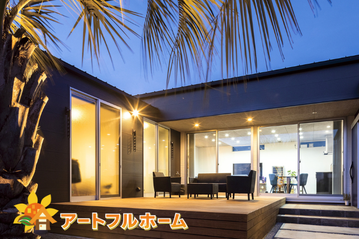 自然光たっぷりコの字型の平屋