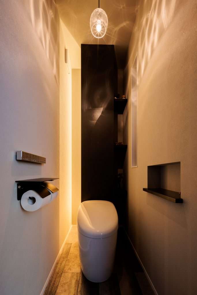 朝日をたっぷり取り込む勾配天井のお家