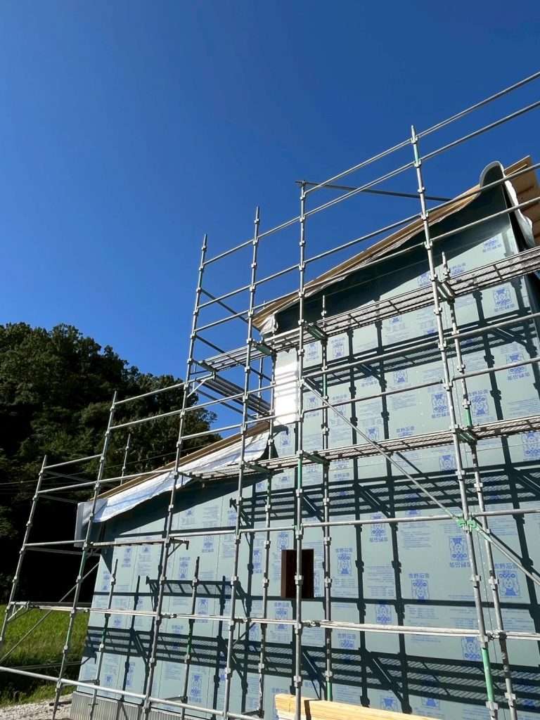 上棟で一気にお家らしくなり、木の香りに包まれます～現場レポート