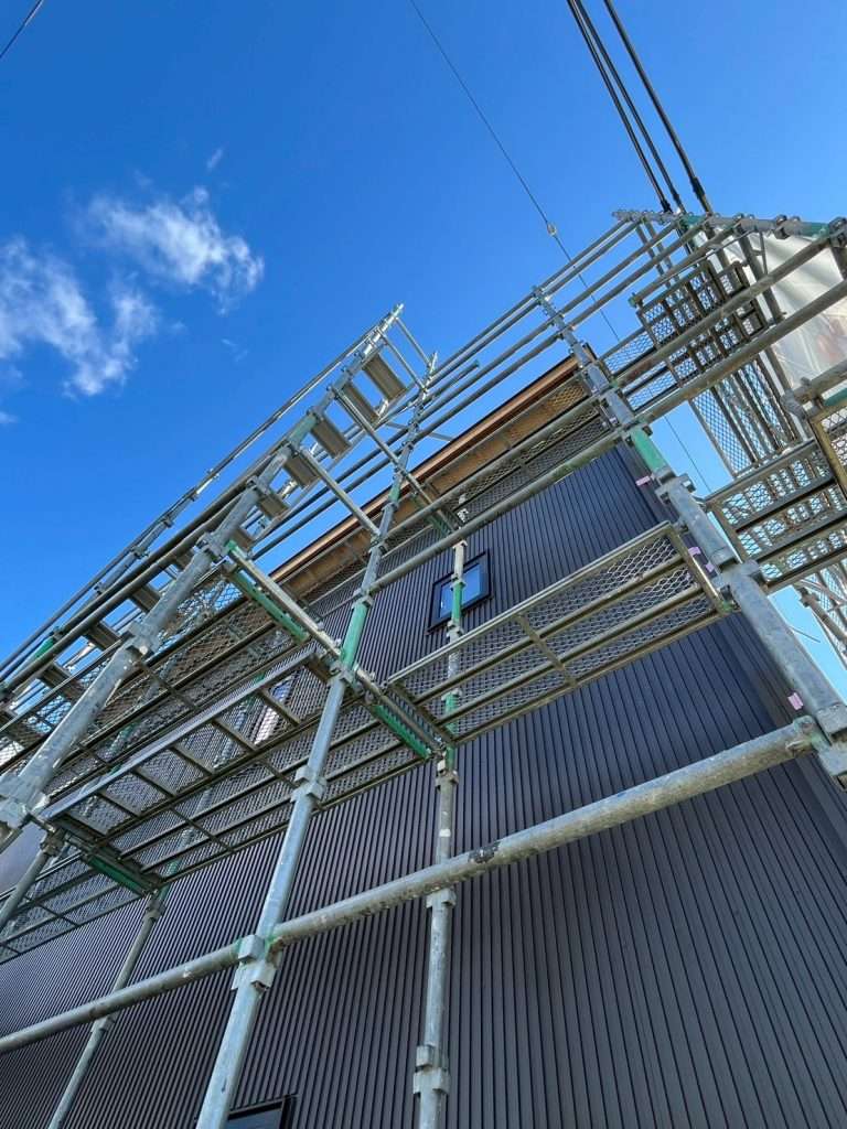 おしゃれかっこいいガルバリウム外壁のお家