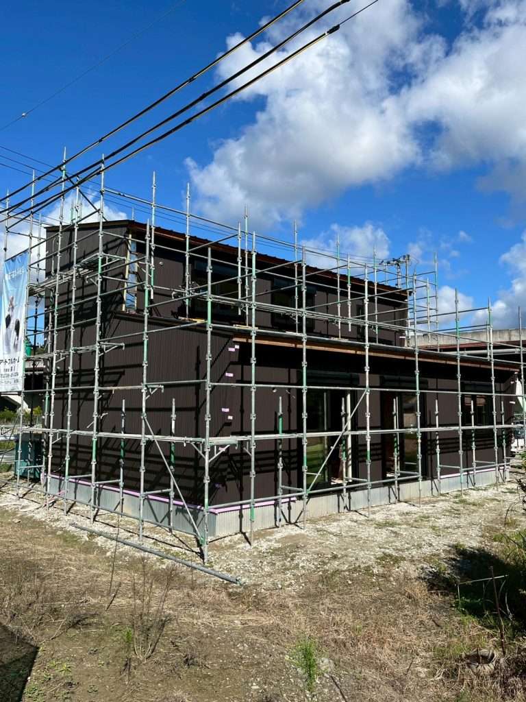 おしゃれかっこいいガルバリウム外壁のお家