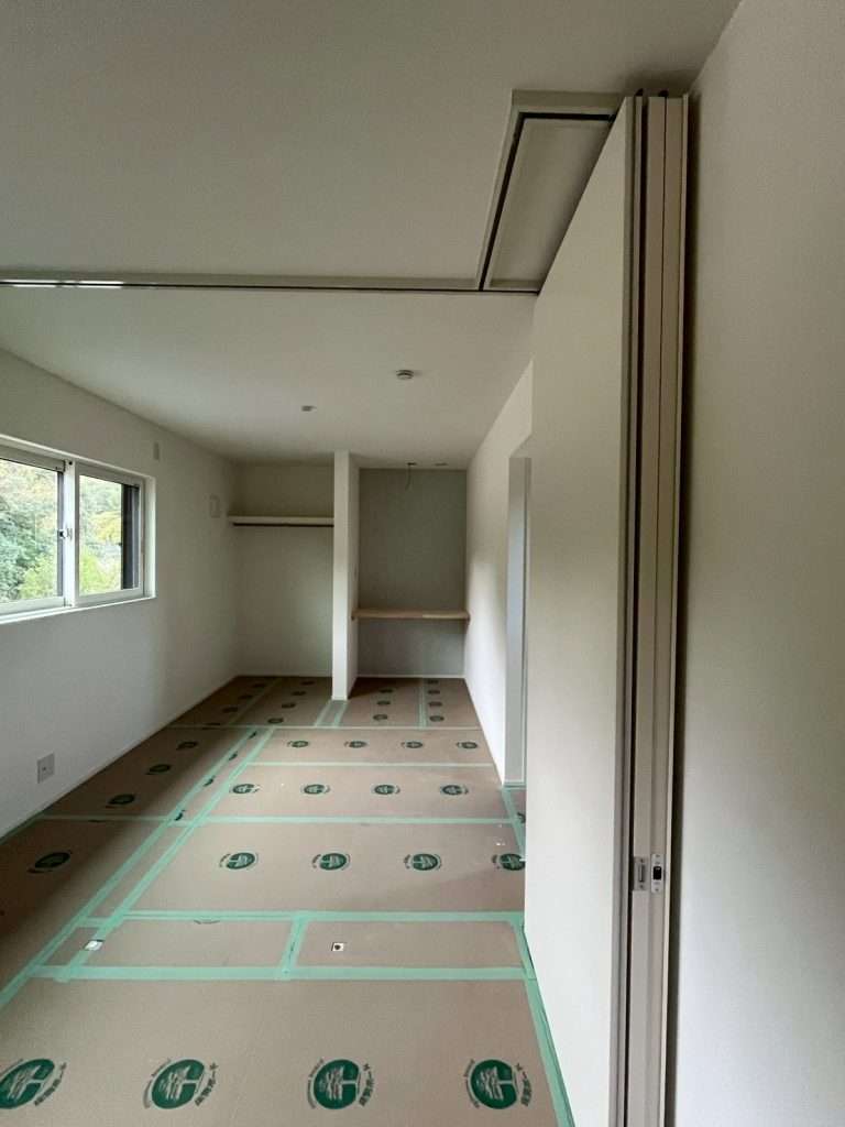 現場リポート黒ガルバ外壁のお家