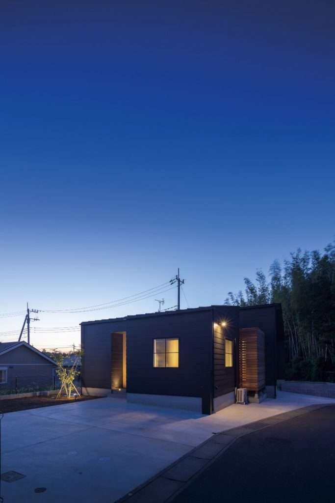 光がつくる“帰りたくなる家” 夜の外観