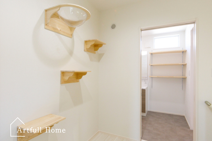 キャットウォールのある暮らし猫と暮らす