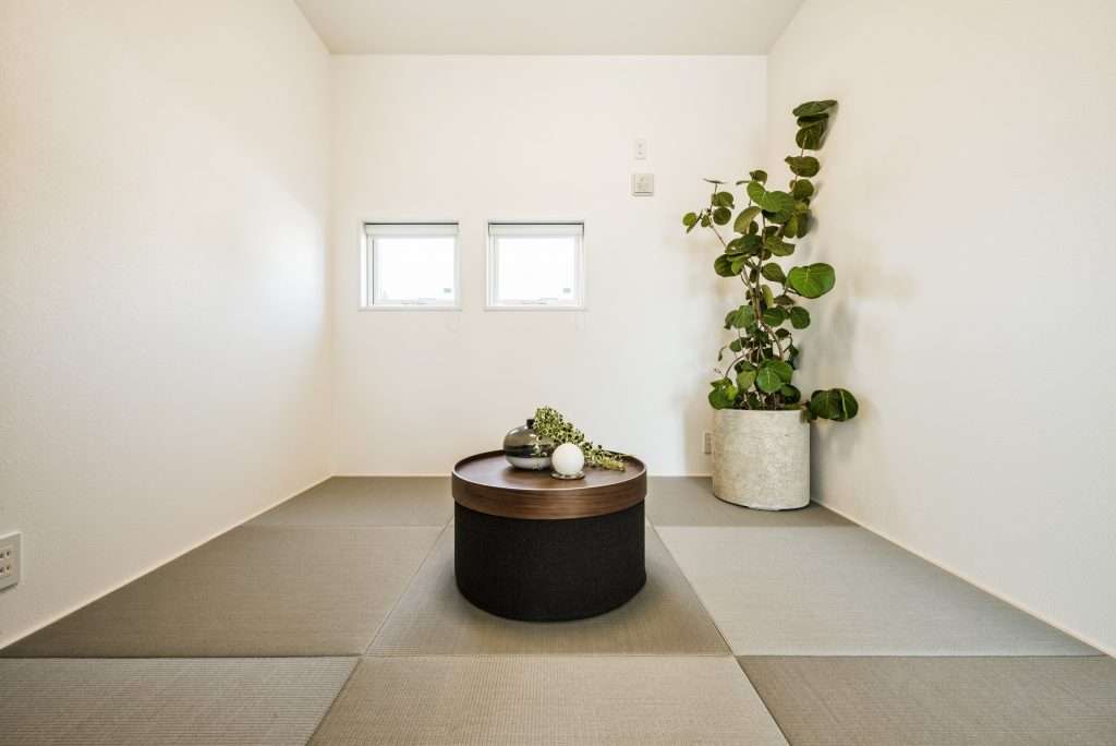 ダイニングとゆるやかにつながる畳スペース