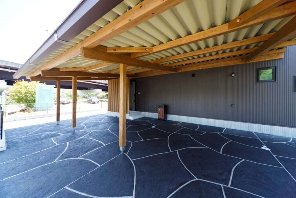 木製カーポートの魅力とは?住まいを引き立てるデザインと実用性を両立