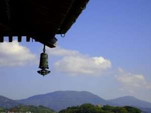 4 本堂縁より熊野古道の山々