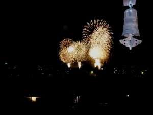 30 本堂縁より田辺市花火大会